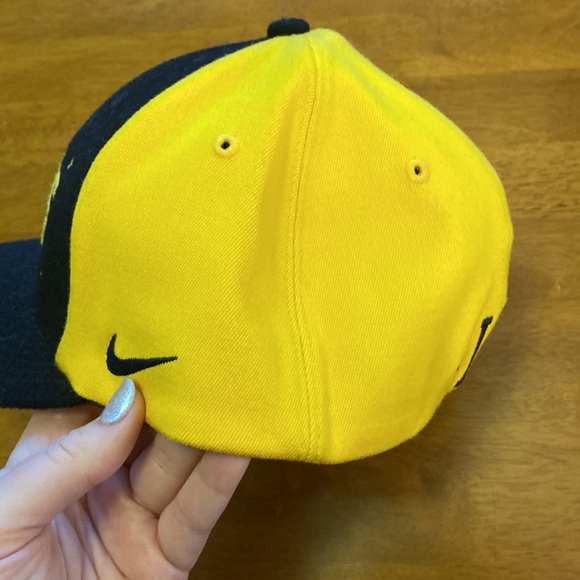 LA Lakers Cap Black Yellow Vintage NBA Nike EUC XL - Picture 4 of 8